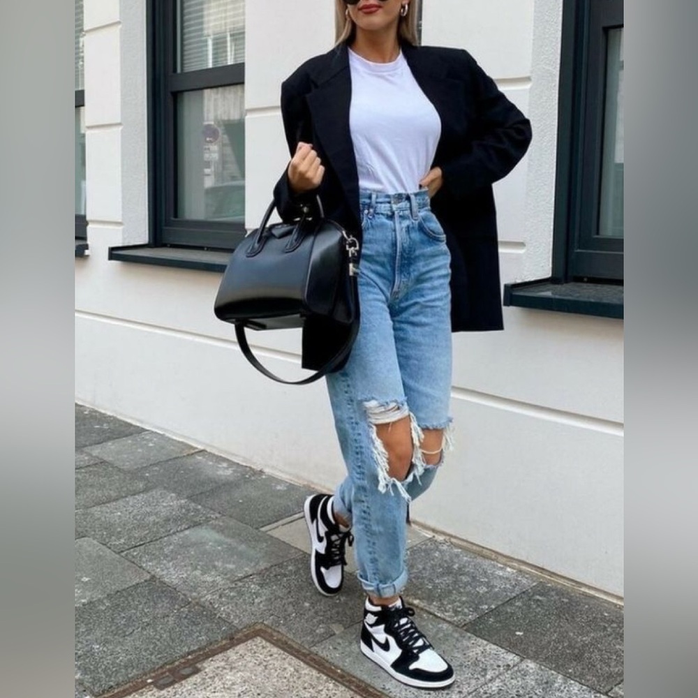 Nike Womens Jordans 1 retro high tops